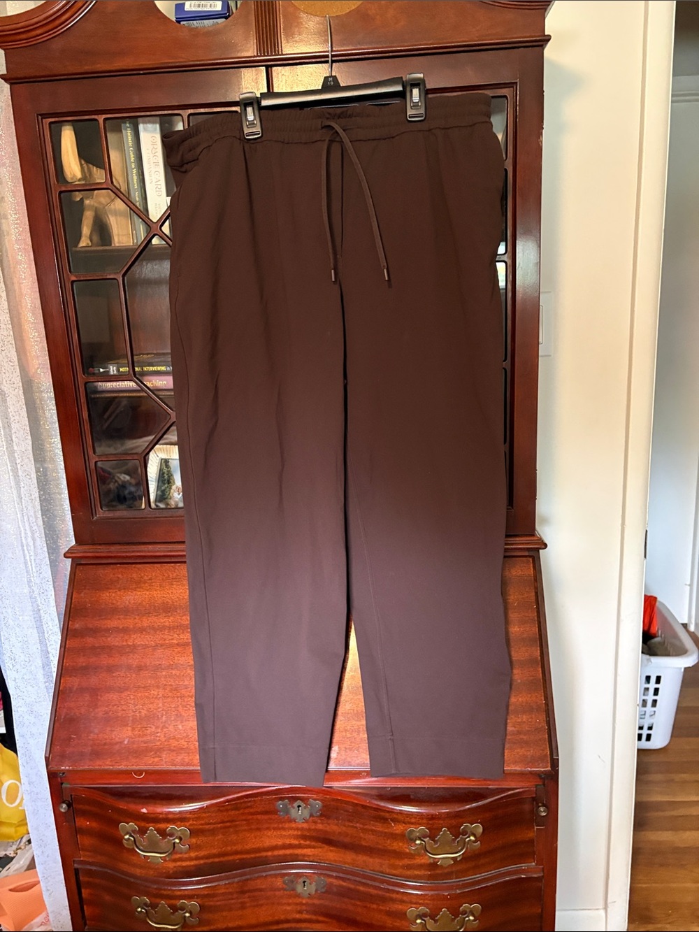 lululemon women’s Brown Drawstring Joggers